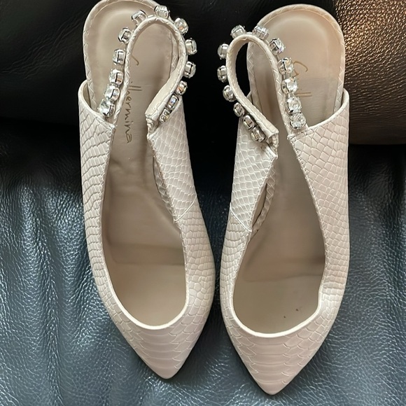 Guilhermina Embossed Leather Flats Size7 Cream Bedazzled Elegance Relaxed Luxury - Picture 6 of 13